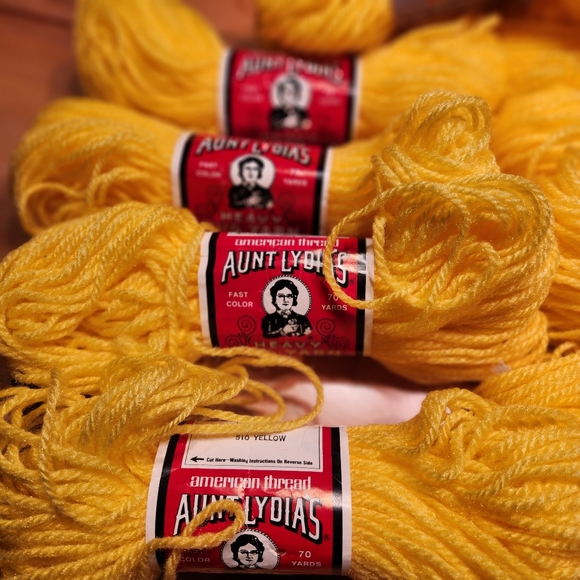 ❤️ 9 Skein jAUNT LYDIA'S Yellow RUG YARN Crochet knitting craft art supplies lot - Picture 3 of 6